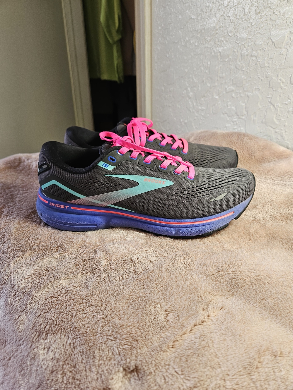 Brooks Ghost 15,Women's-Size 8 US Running Shoes in Gray with Pink Accents